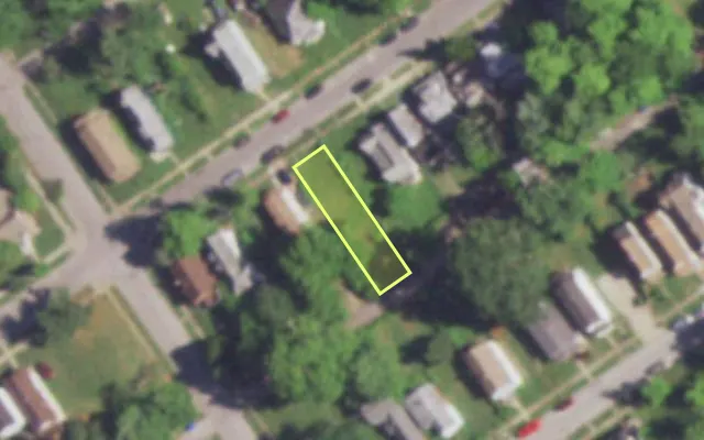 Aerial view of 4914 DAVISON AV — vacant lot, St. Louis with approximate parcel outline