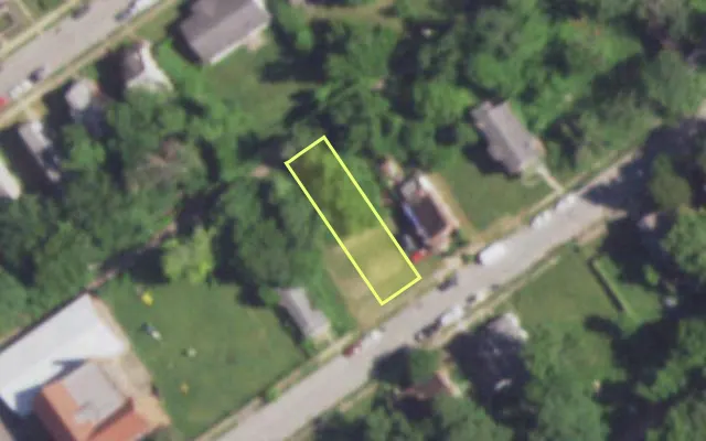 Aerial view of 5429 WREN AV — vacant lot, St. Louis with approximate parcel outline