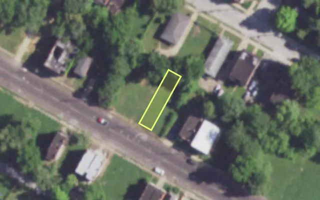 Aerial view of 3835 LEE AV — vacant lot, St. Louis with approximate parcel outline
