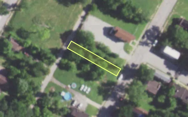 Aerial view of 2737 ARLINGTON AV — vacant lot, St. Louis with approximate parcel outline