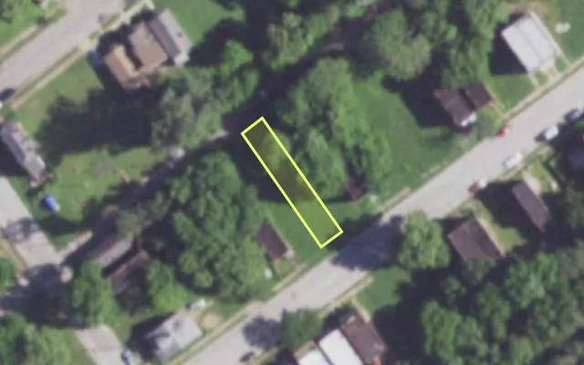 Aerial view of 1909 DESOTO AV — vacant lot, St. Louis with approximate parcel outline