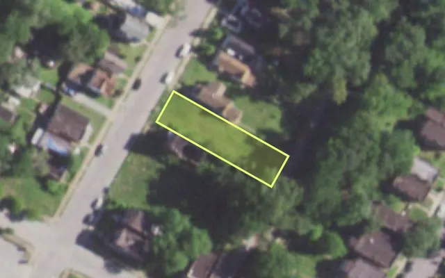 Aerial view of 1912 BELT AV — vacant lot, St. Louis with approximate parcel outline