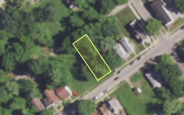 Aerial view of 5045 THRUSH AV — vacant lot, St. Louis with approximate parcel outline