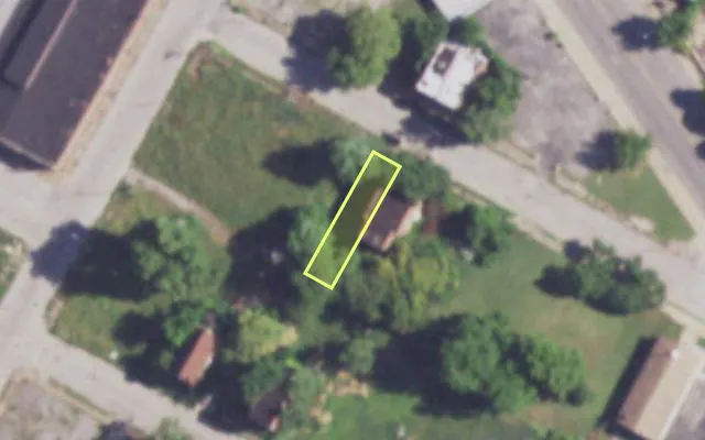 Aerial view of 3736 COZENS AV — vacant lot, St. Louis with approximate parcel outline