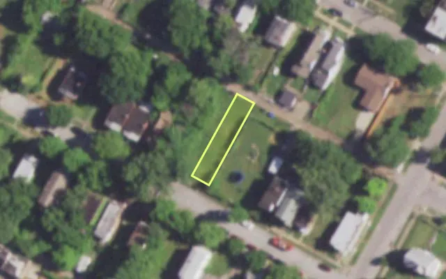 Aerial view of 4621 SACRAMENTO AV — vacant lot, St. Louis with approximate parcel outline