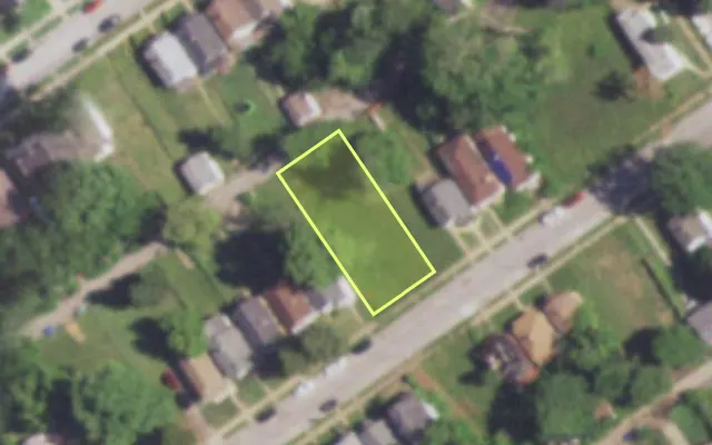 Aerial view of 4751 THRUSH AV — vacant lot, St. Louis with approximate parcel outline