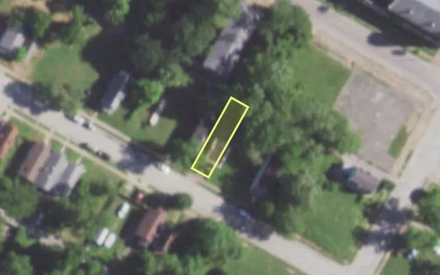 Aerial view of 5621 KENNERLY AV — vacant lot, St. Louis with approximate parcel outline