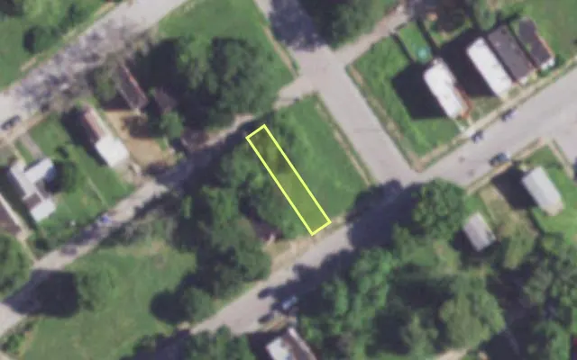 Aerial view of 2107 E PRAIRIE AV — vacant lot, St. Louis with approximate parcel outline