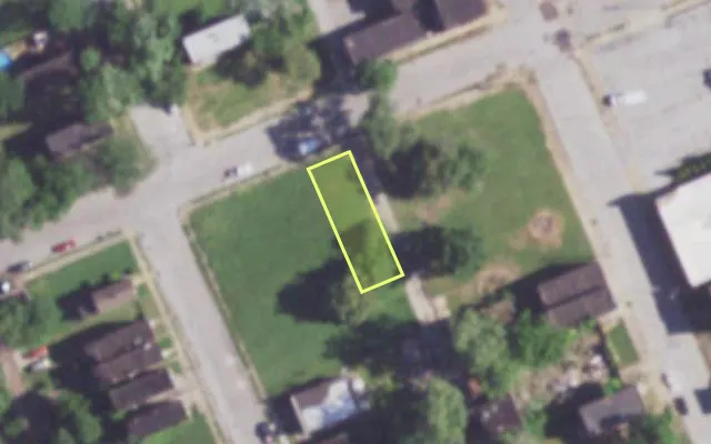 Aerial view of 2016 FERRY ST — vacant lot, St. Louis with approximate parcel outline