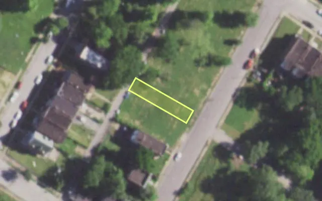 Aerial view of 1423 ARLINGTON AV — vacant lot, St. Louis with approximate parcel outline