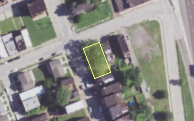 Aerial view of 1120 DESTREHAN ST — vacant lot, St. Louis with approximate parcel outline