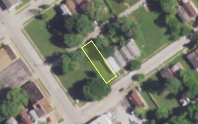 Aerial view of 5011 CLAXTON AV — vacant lot, St. Louis with approximate parcel outline