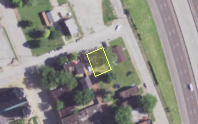 Aerial view of 1108 MALLINCKRODT ST — vacant lot, St. Louis with approximate parcel outline