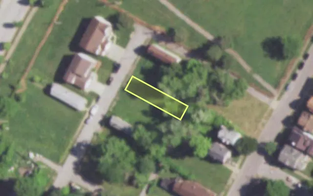 Aerial view of 4232 AUBERT AV — vacant lot, St. Louis with approximate parcel outline