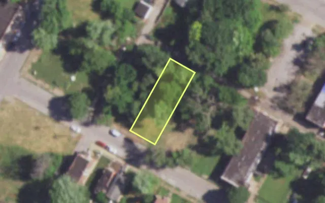 Aerial view of 4445 KENNERLY AV — vacant lot, St. Louis with approximate parcel outline