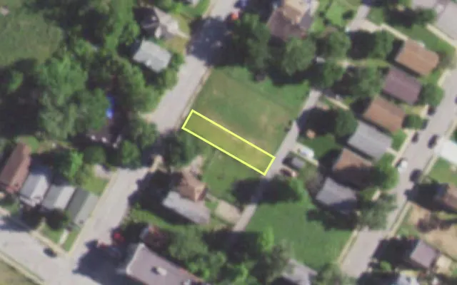 Aerial view of 1422 SHAWMUT PL — vacant lot, St. Louis with approximate parcel outline