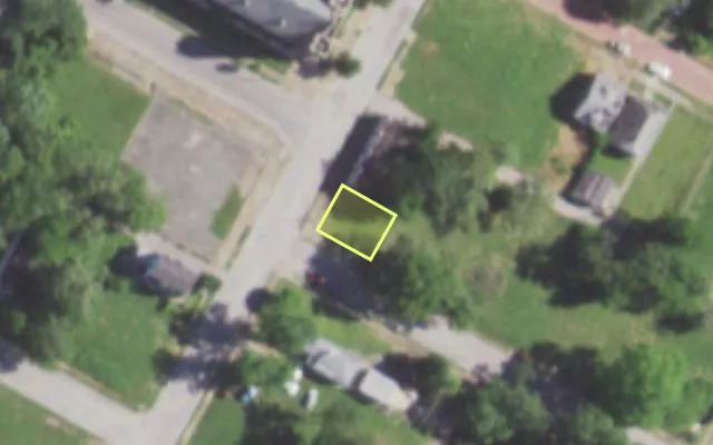 Aerial view of 2700 CLARA AV — vacant lot, St. Louis with approximate parcel outline