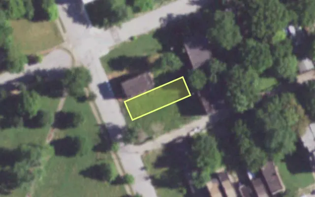 Aerial view of 3824 BLAIR AV — vacant lot, St. Louis with approximate parcel outline