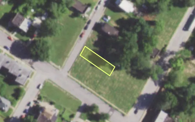 Aerial view of 1458 SHAWMUT PL — vacant lot, St. Louis with approximate parcel outline