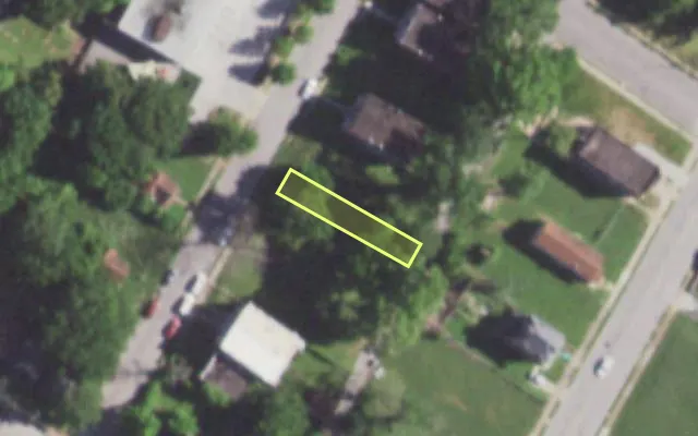 Aerial view of 1426 LAUREL ST — vacant lot, St. Louis with approximate parcel outline