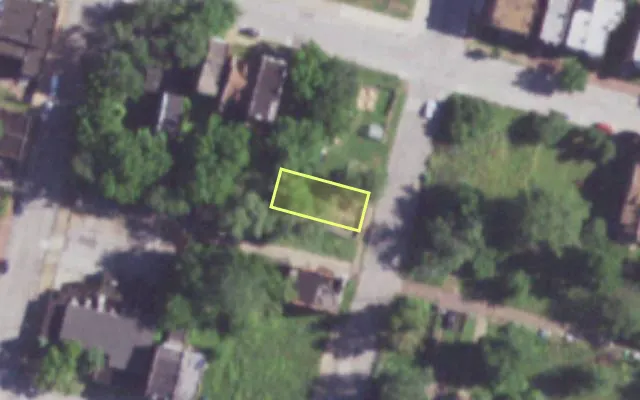 Aerial view of 2921 N 13TH ST — vacant lot, St. Louis with approximate parcel outline