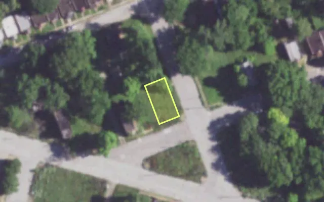Aerial view of 2001 ANGELRODT ST — vacant lot, St. Louis with approximate parcel outline