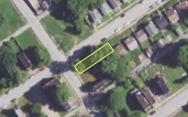 Aerial view of 4822 N 20TH ST — vacant lot, St. Louis with approximate parcel outline