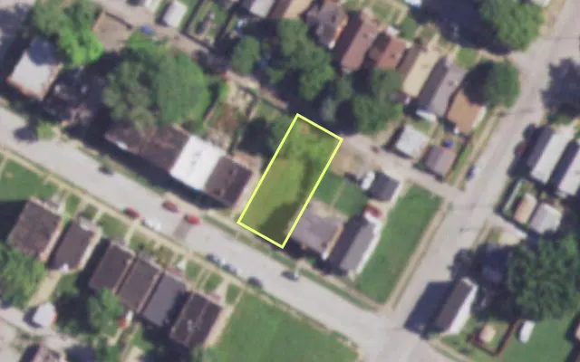 Aerial view of 4213 W SACRAMENTO AV — vacant lot, St. Louis with approximate parcel outline