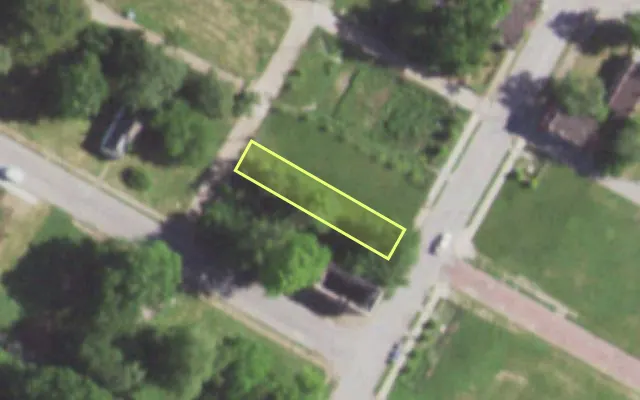 Aerial view of 2833 CLARA AV — vacant lot, St. Louis with approximate parcel outline
