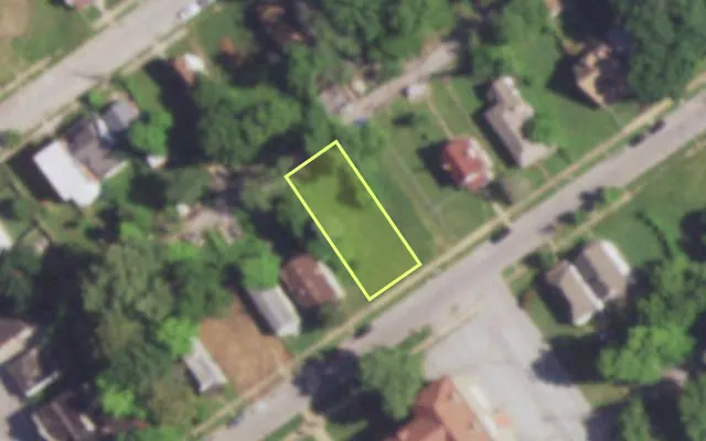 Aerial view of 5031 DAVISON AV — vacant lot, St. Louis with approximate parcel outline