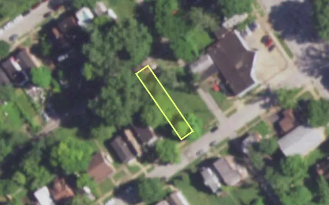 Aerial view of 5535 PLOVER AV — vacant lot, St. Louis with approximate parcel outline