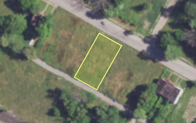 Aerial view of 4250 W LABADIE AV — vacant lot, St. Louis with approximate parcel outline