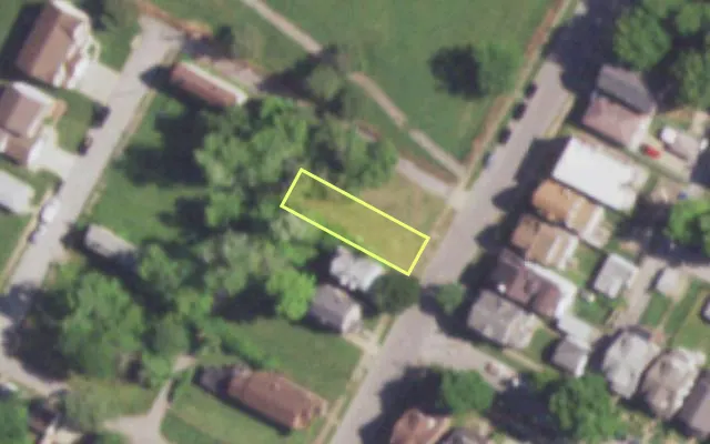 Aerial view of 4237 N EUCLID AV — vacant lot, St. Louis with approximate parcel outline