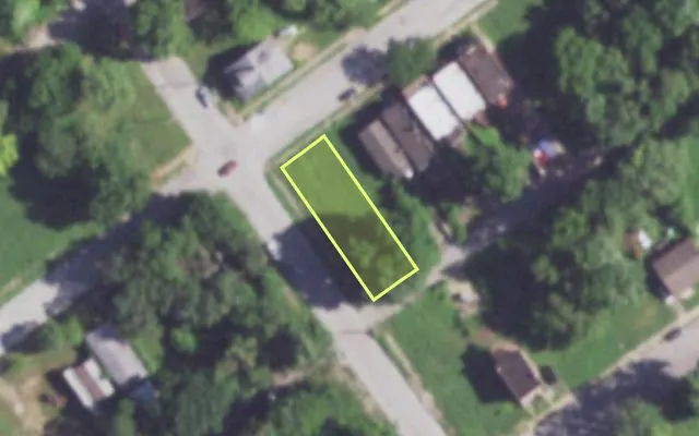 Aerial view of 1926 DESOTO AV — vacant lot, St. Louis with approximate parcel outline