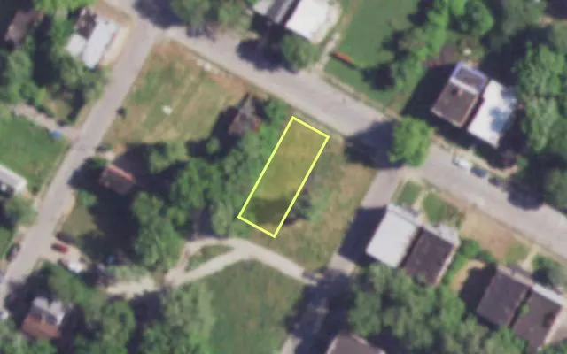 Aerial view of 4134 ASHLAND AV — vacant lot, St. Louis with approximate parcel outline