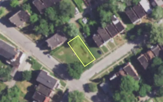 Aerial view of 4409 RED BUD AV — vacant lot, St. Louis with approximate parcel outline