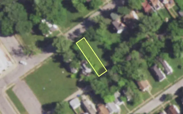 Aerial view of 5026 THRUSH AV — vacant lot, St. Louis with approximate parcel outline