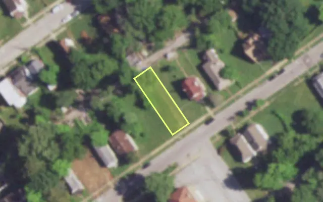 Aerial view of 5033 DAVISON AV — vacant lot, St. Louis with approximate parcel outline