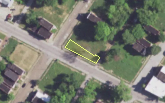 Aerial view of 4300 COLLEGE AV — vacant lot, St. Louis with approximate parcel outline
