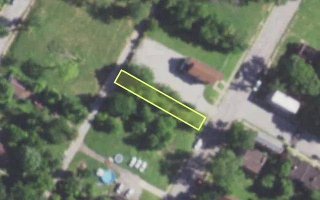 Aerial view of 2739 ARLINGTON AV — vacant lot, St. Louis with approximate parcel outline