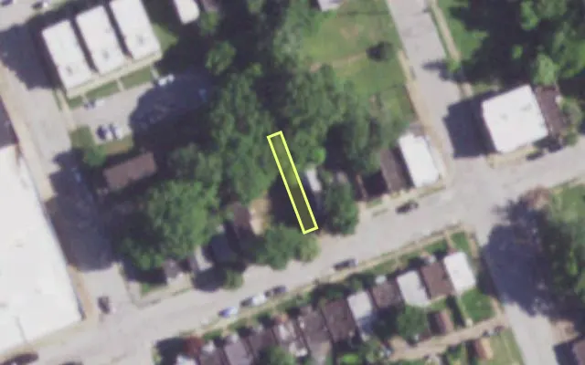 Aerial view of 2015 DESTREHAN ST — vacant lot, St. Louis with approximate parcel outline