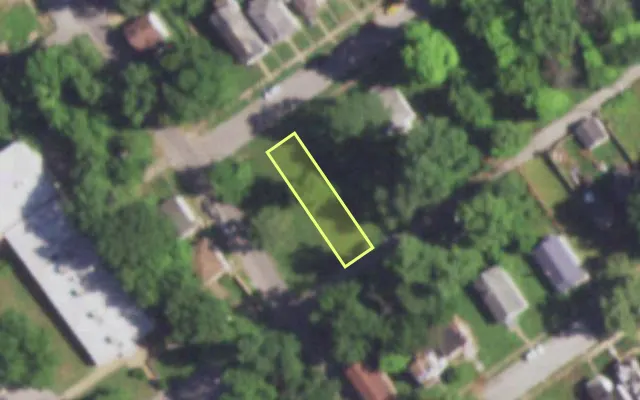 Aerial view of 5506 DAVISON AV — vacant lot, St. Louis with approximate parcel outline