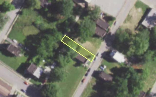 Aerial view of 1471 SHAWMUT PL — vacant lot, St. Louis with approximate parcel outline