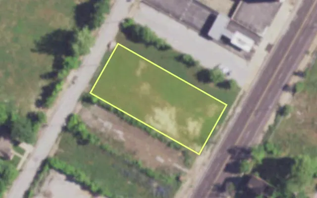 Aerial view of 2707 N GRAND BLVD — vacant lot, St. Louis with approximate parcel outline