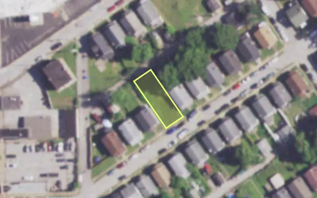 Aerial view of 749 PONCE AV — vacant lot, St. Louis with approximate parcel outline