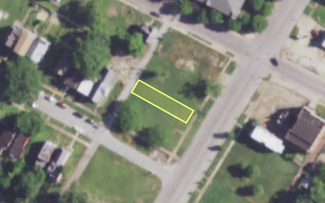 Aerial view of 4243 WARNE AV — vacant lot, St. Louis with approximate parcel outline