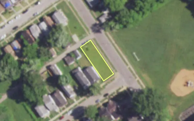 Aerial view of 5279 DAVISON AV — vacant lot, St. Louis with approximate parcel outline