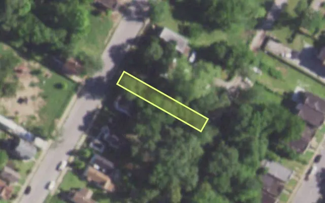 Aerial view of 1940 BELT AV — vacant lot, St. Louis with approximate parcel outline