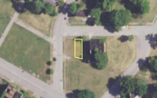 Aerial view of 3234 MAGAZINE ST — vacant lot, St. Louis with approximate parcel outline