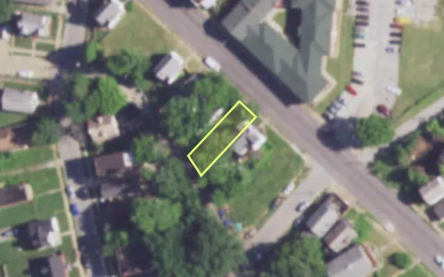 Aerial view of 8415 HALLS FERRY RD — vacant lot, St. Louis with approximate parcel outline